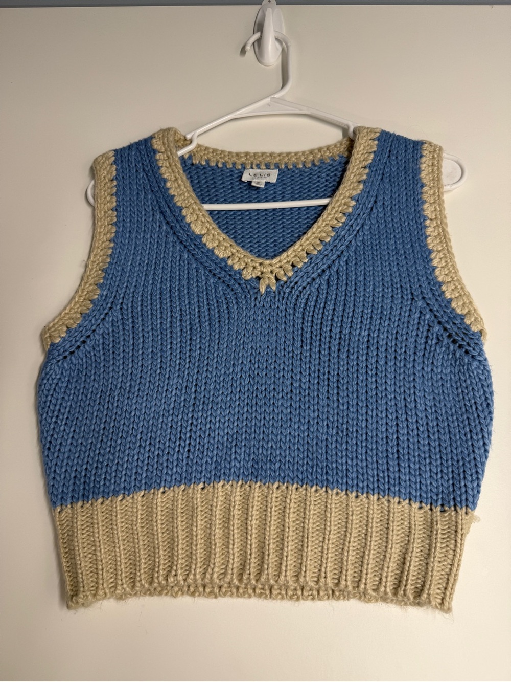 Le Lis Chunky V-Neck Sweater Vest in Blue and Cream